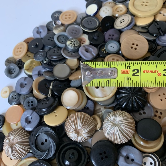 Assorted Vintage Button Collection - Picture 2 of 10